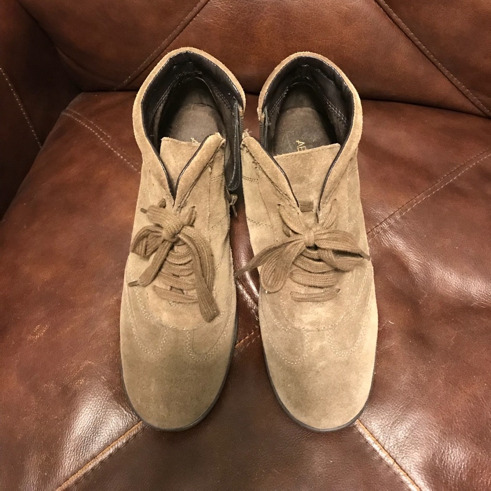 COPY - Aresoles. Short boot.  Wedge. Inside zipper